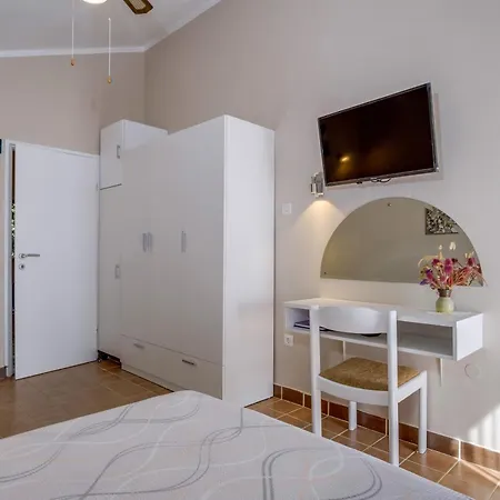 By The Sea Artatore, Losinj - 7934 Apartment Cunski