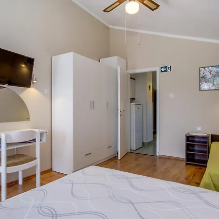 By The Sea Artatore, Losinj - 7934 Apartamento *